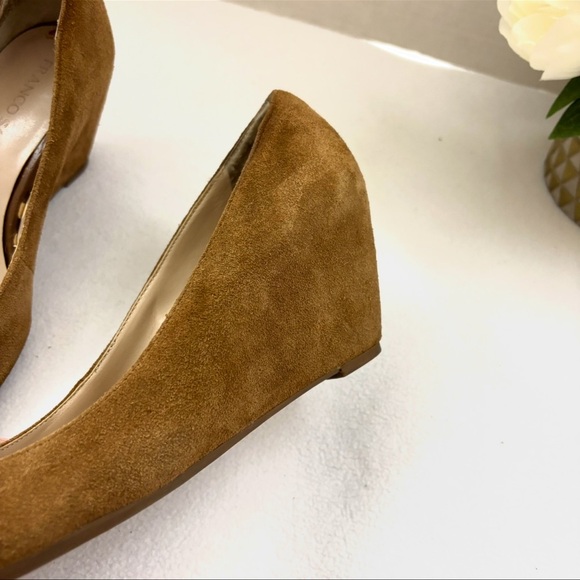 Franco Sarto Tan Suede 70’s” Closed Round Toe Slip On Wedge Heels Size 8.5 - Picture 9 of 12